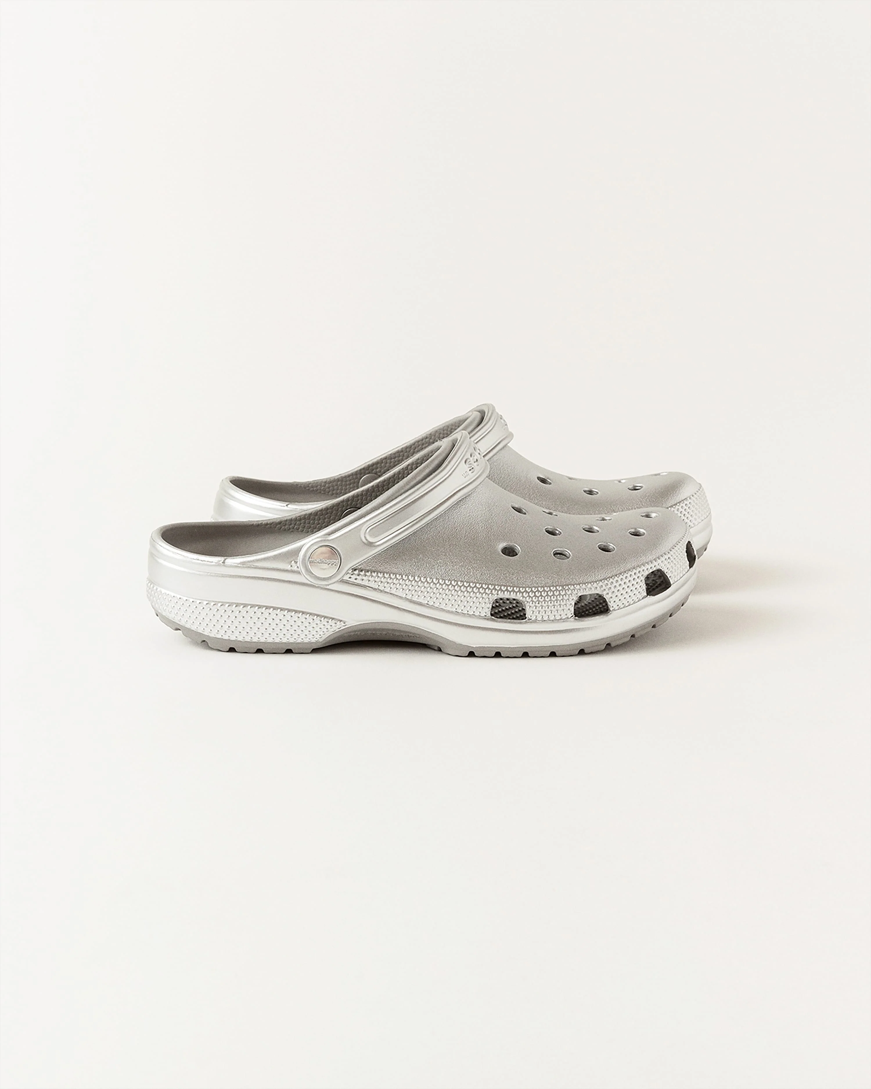 12-crocs-classic-clog-1.webp