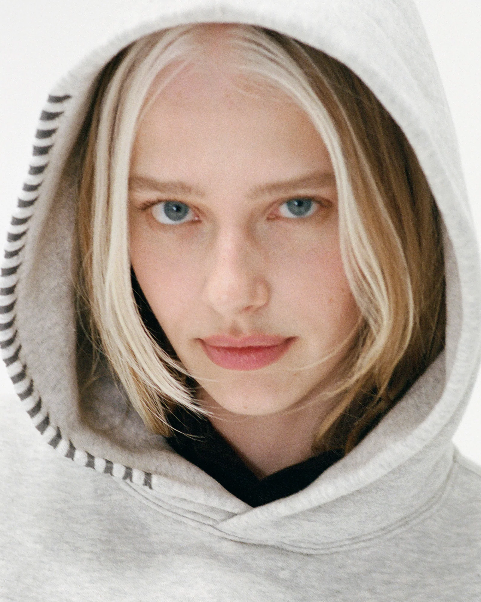 1652-classics-midweight-fleece-hoodie-1.webp