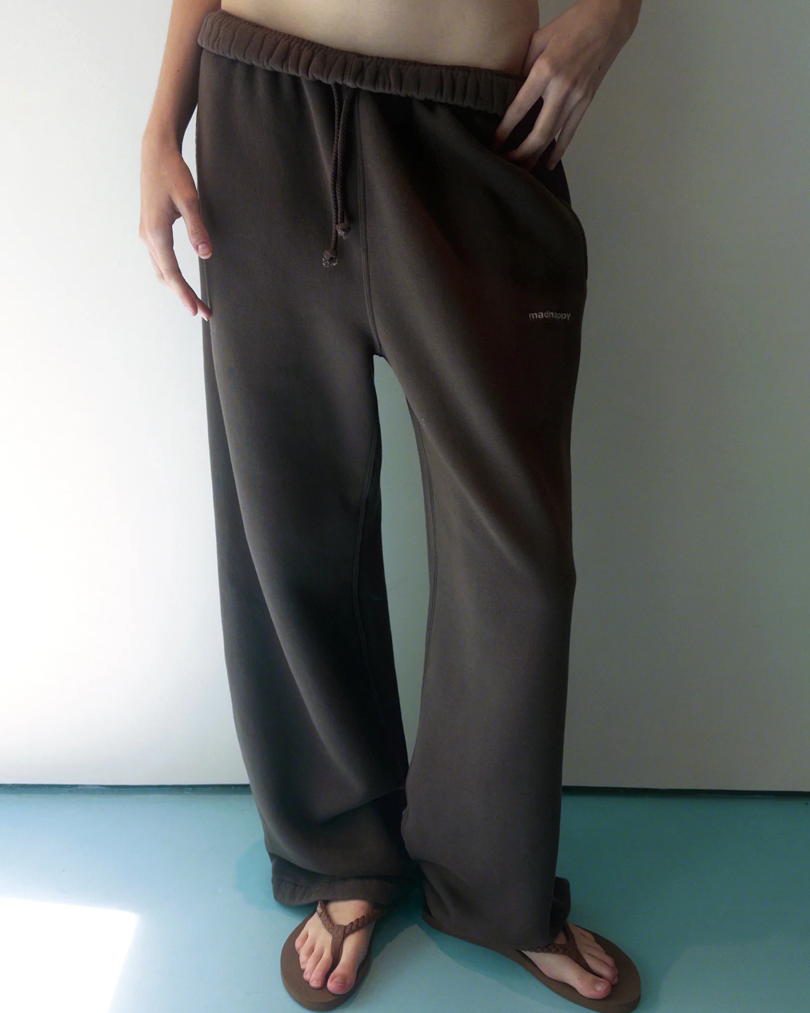 1754-classics-midweight-straight-sweatpant-1.jpg