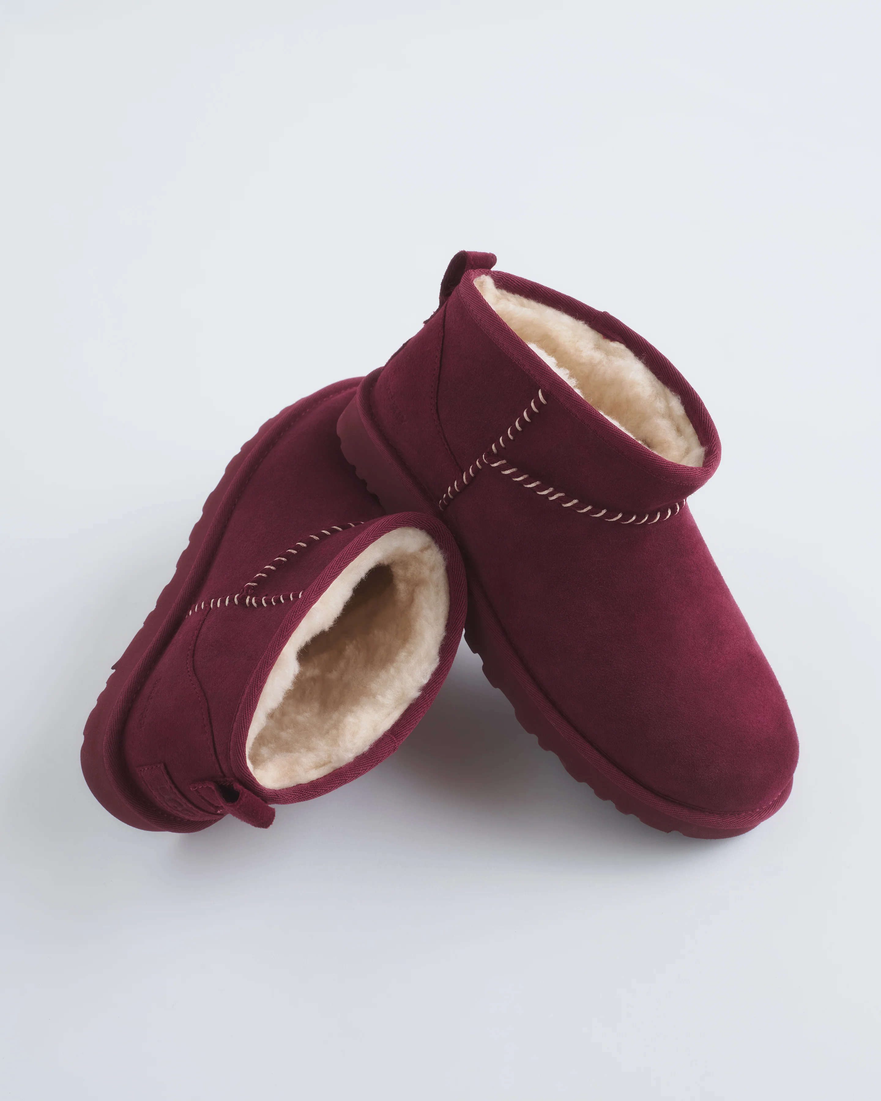 4307-ugg-classic-ultra-mini-1.webp