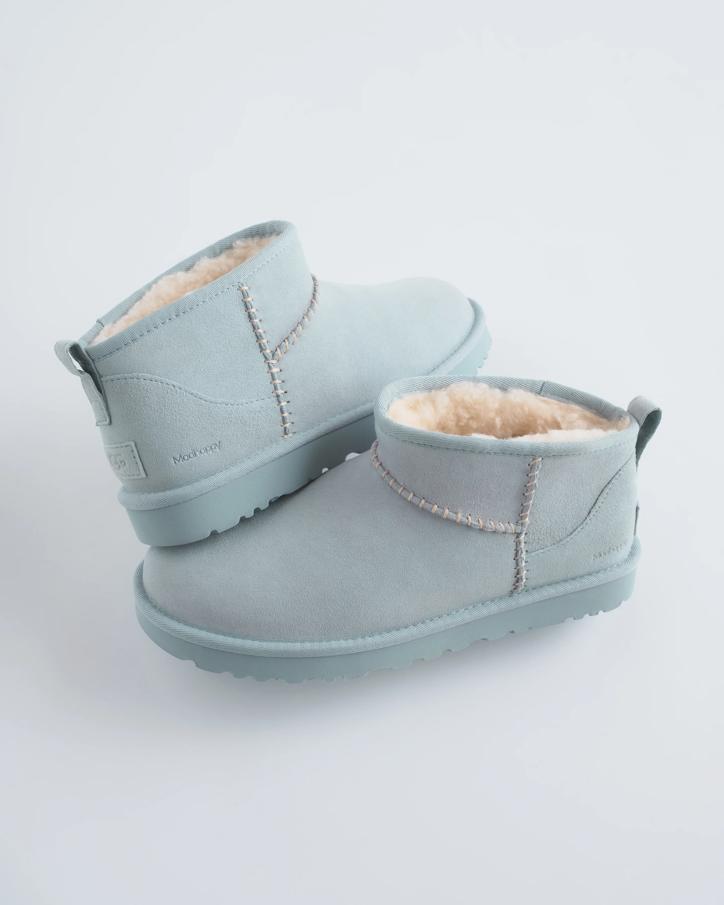 4307-ugg-classic-ultra-mini-1.webp