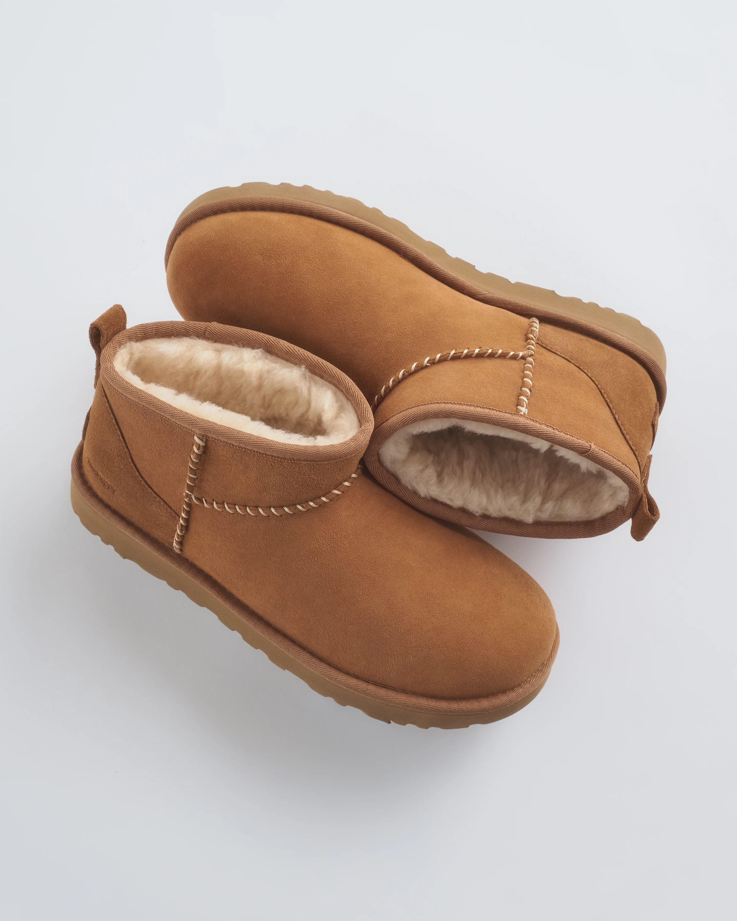 4307-ugg-classic-ultra-mini-1.webp