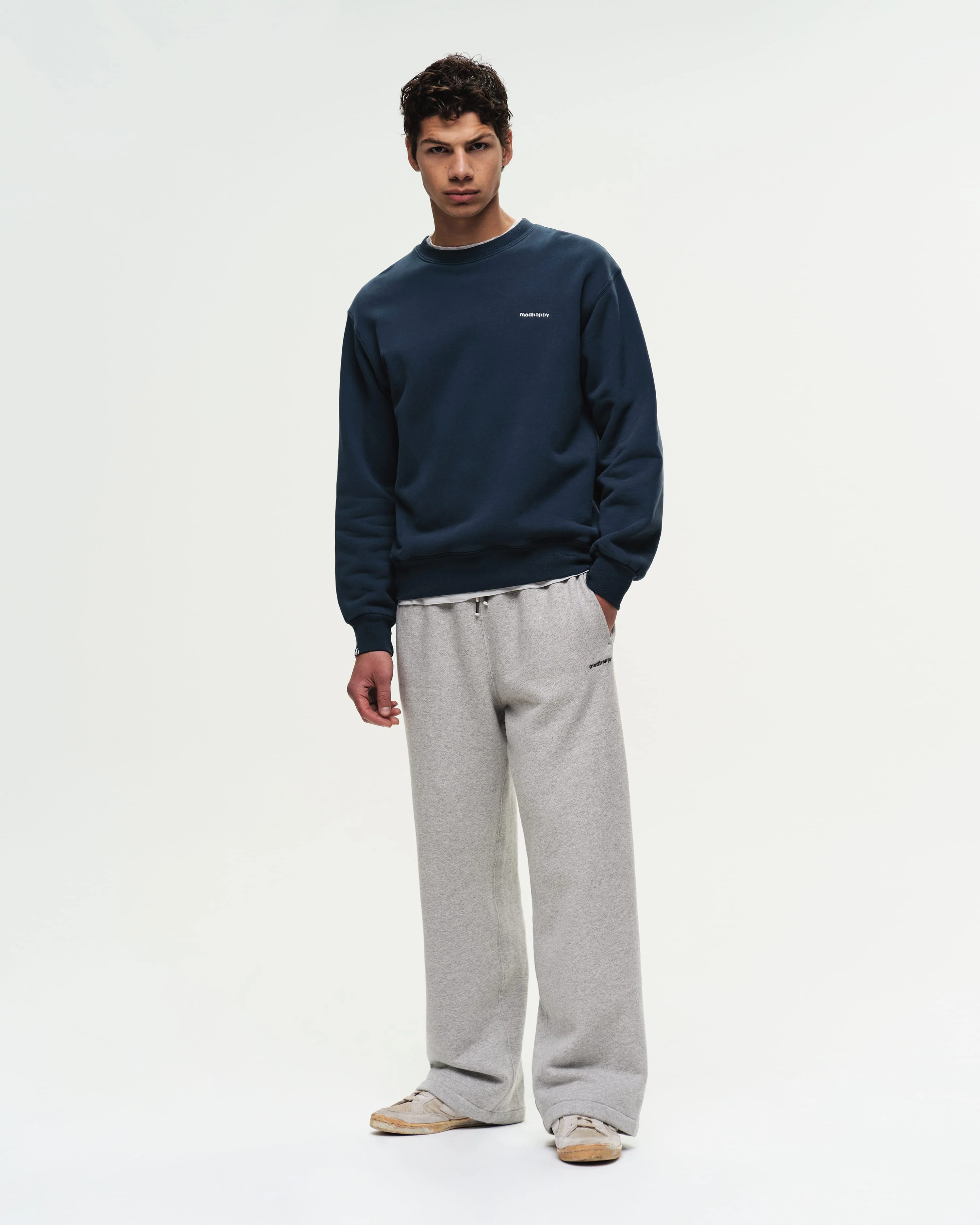 774-classics-fleece-crewneck-1.webp